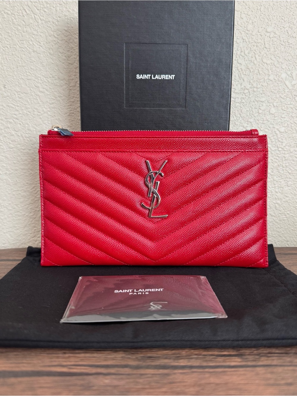 ❌SOLD❌NEW SAINT LAURENT Monogramme Grain De Poudre Chevron Quilted Clutch - Picture 1 of 7